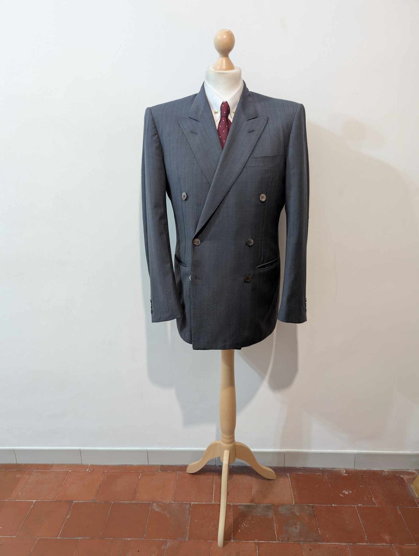 Fabuleux costume croisé a rayure en laine légère