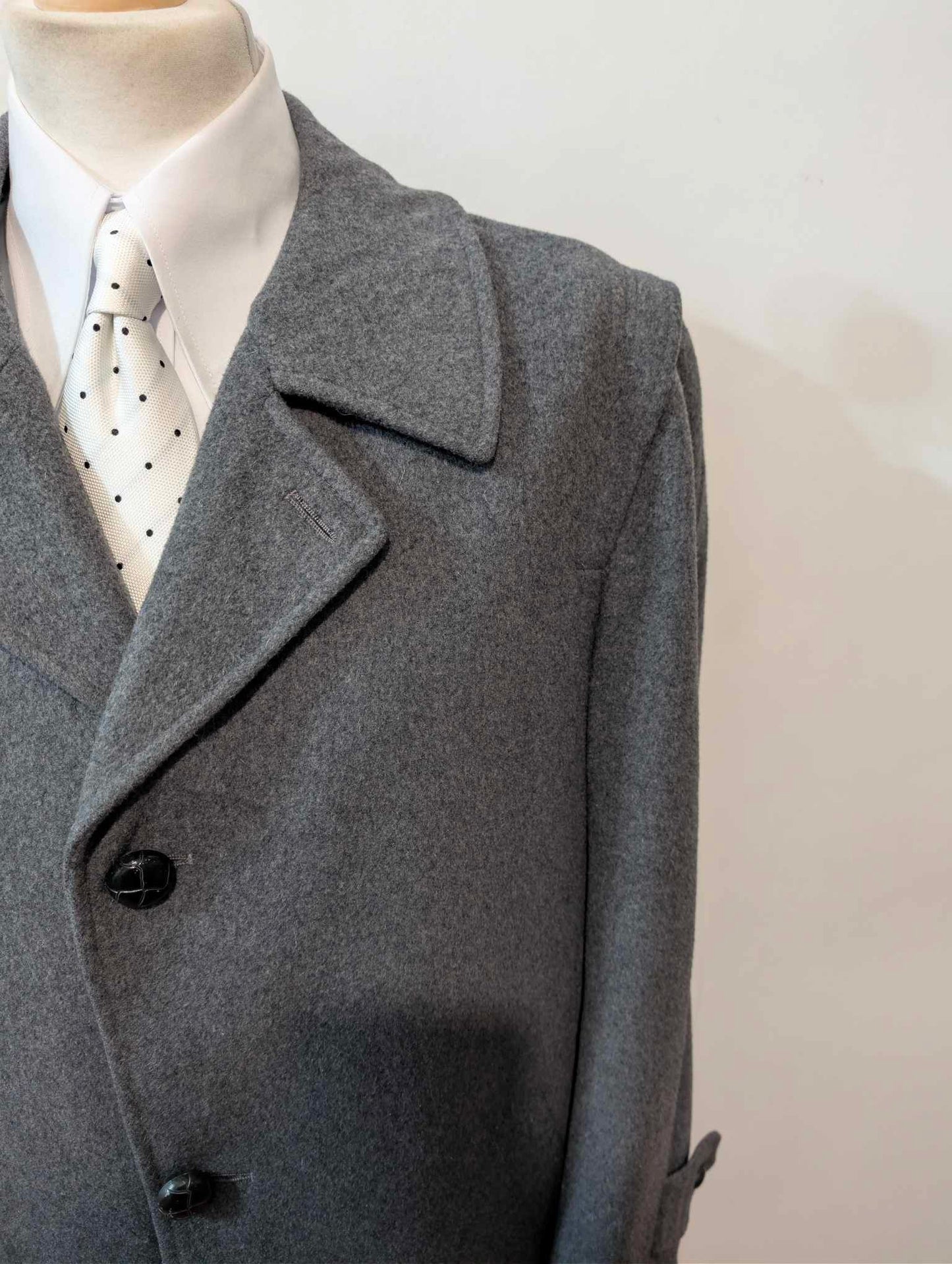 Original grauer Wollmantel aus Lauden