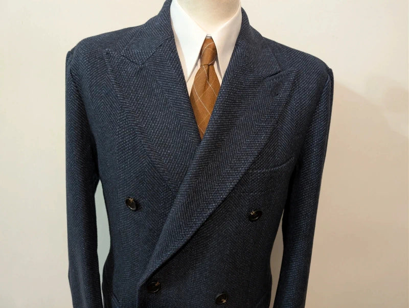 Robuster, marineblauer, zweireihiger Wollmantel