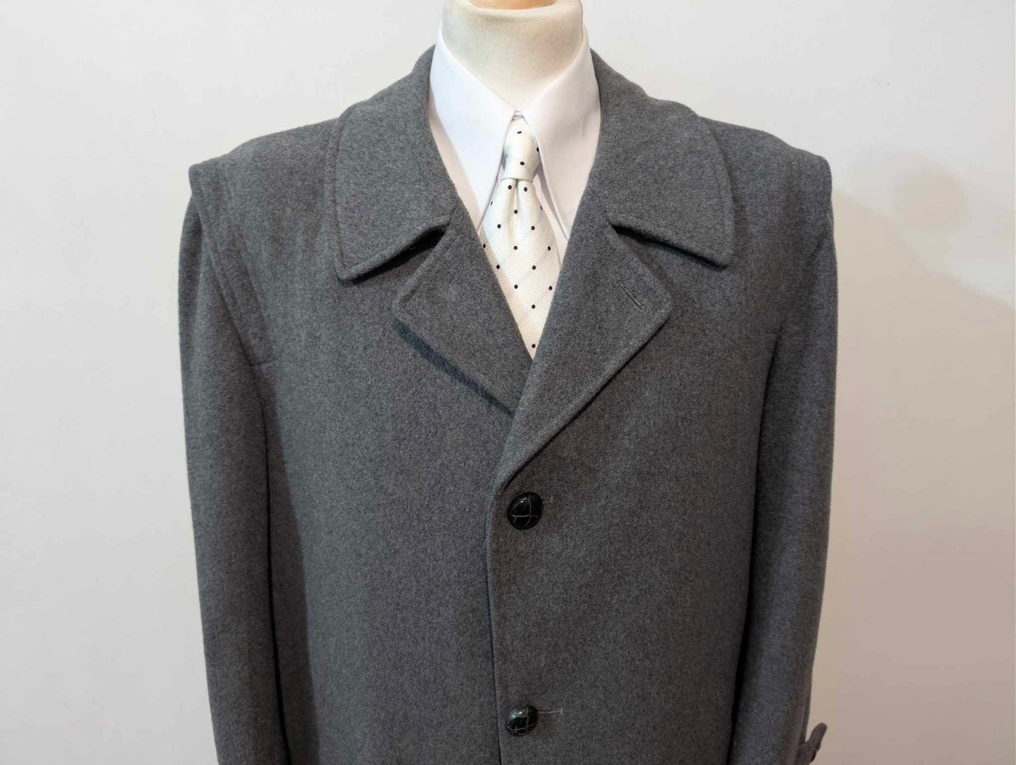 Original grauer Wollmantel aus Lauden