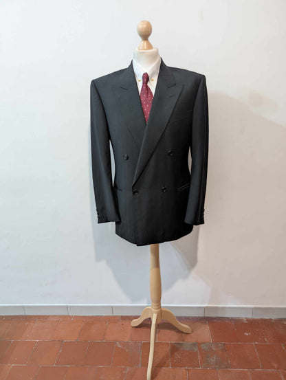 Sombre costume croisé noir en laine