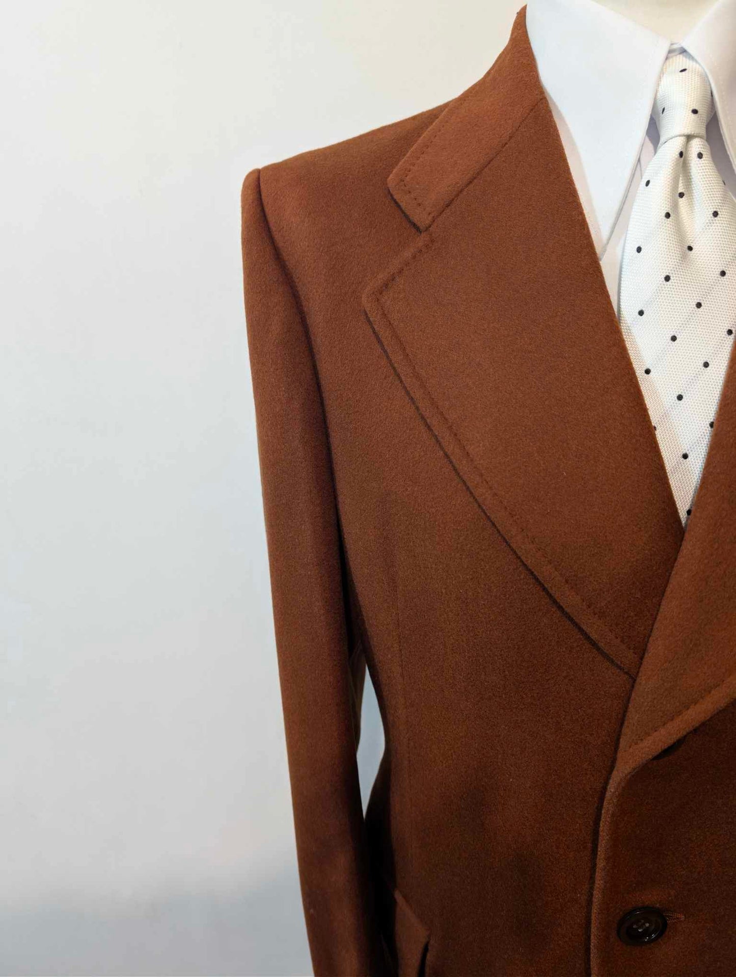 Wunderschöner roter Wollmantel