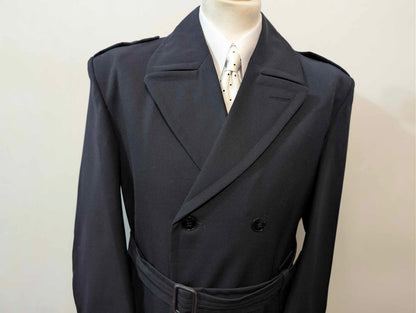 Prächtiger marineblauer Wollmantel