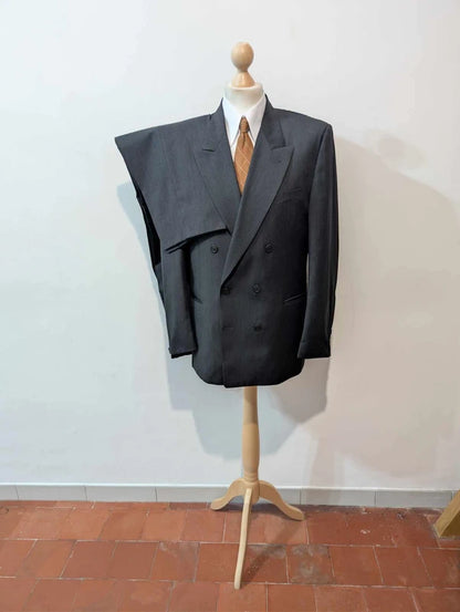 Élégant costume croisé gris en laine