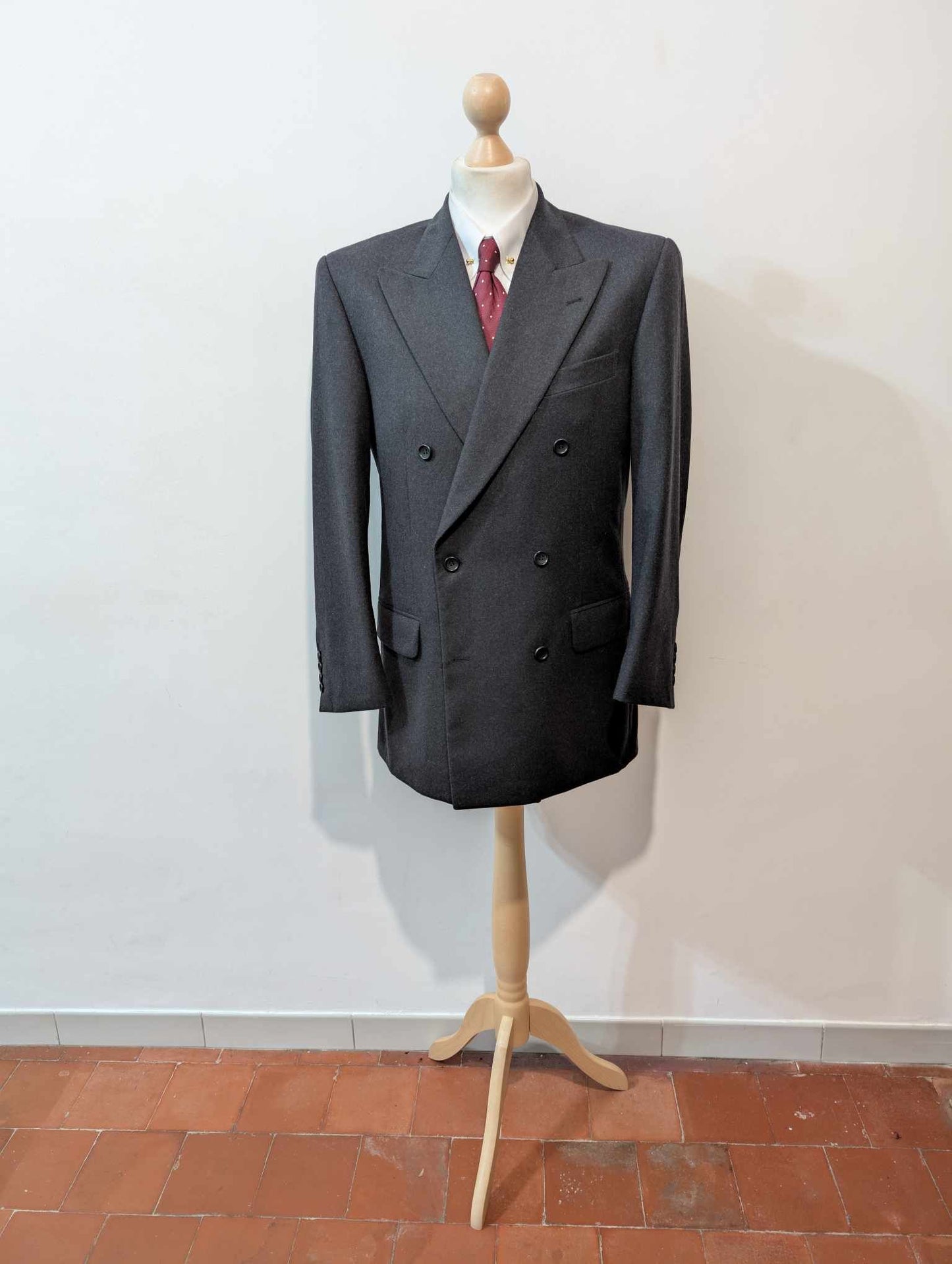 Fabuleux costume croisé de couleurs gris en flanelle lourde