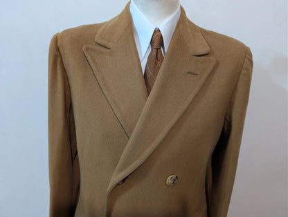 Zweireihiger Mantel aus heller Kamelwolle