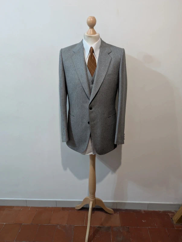 Prächtiger dreiteiliger grauer Wollflanellanzug