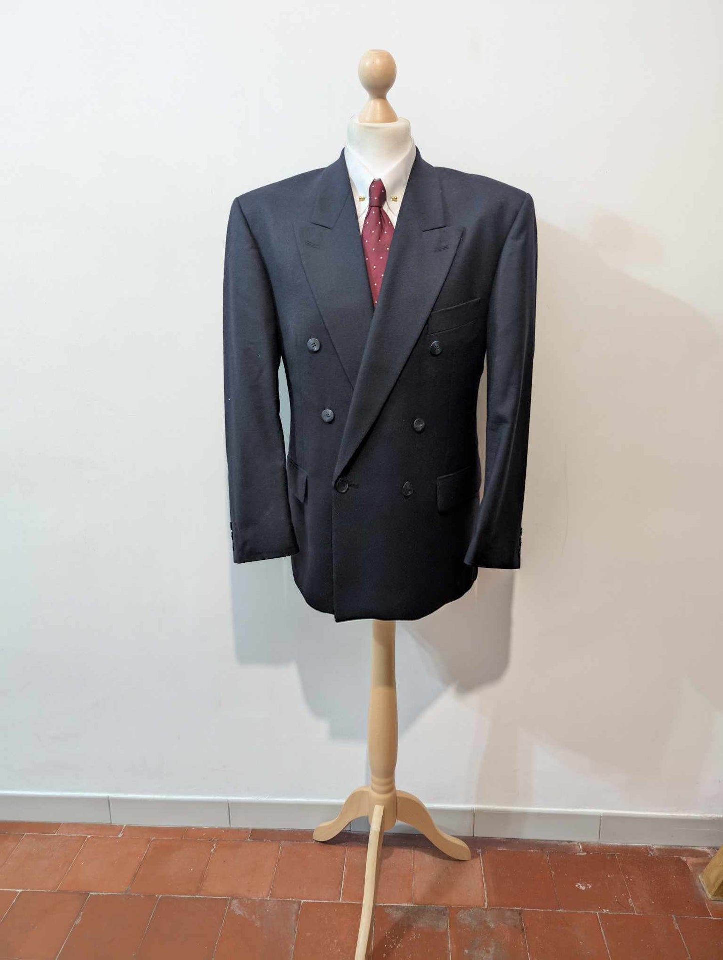 Élégant costume croisé bleu marine en flanelle de laine