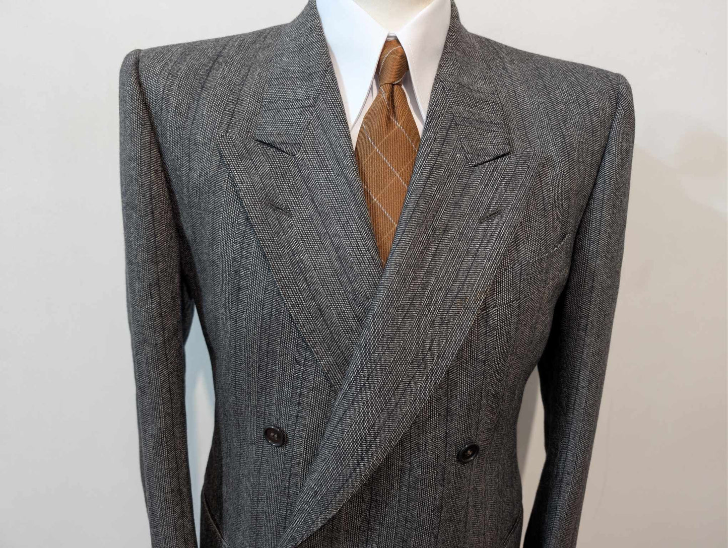 Superbe costume croisé gris en flanelle