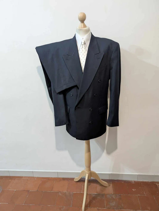 Extraordinary double-breasted navy blue wool suits
