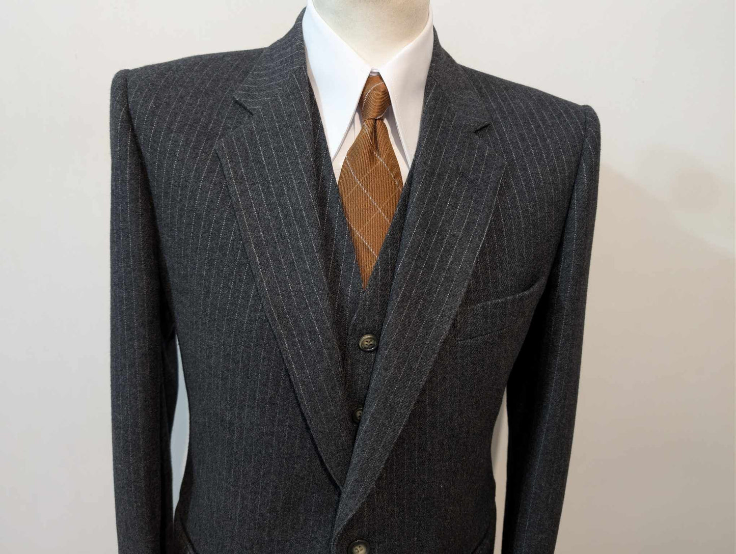 Incroyable costume 3 pièces pinstripe en flanelle lourde