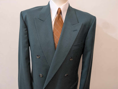 Superbe costume croisé de couleur vert en laine froide