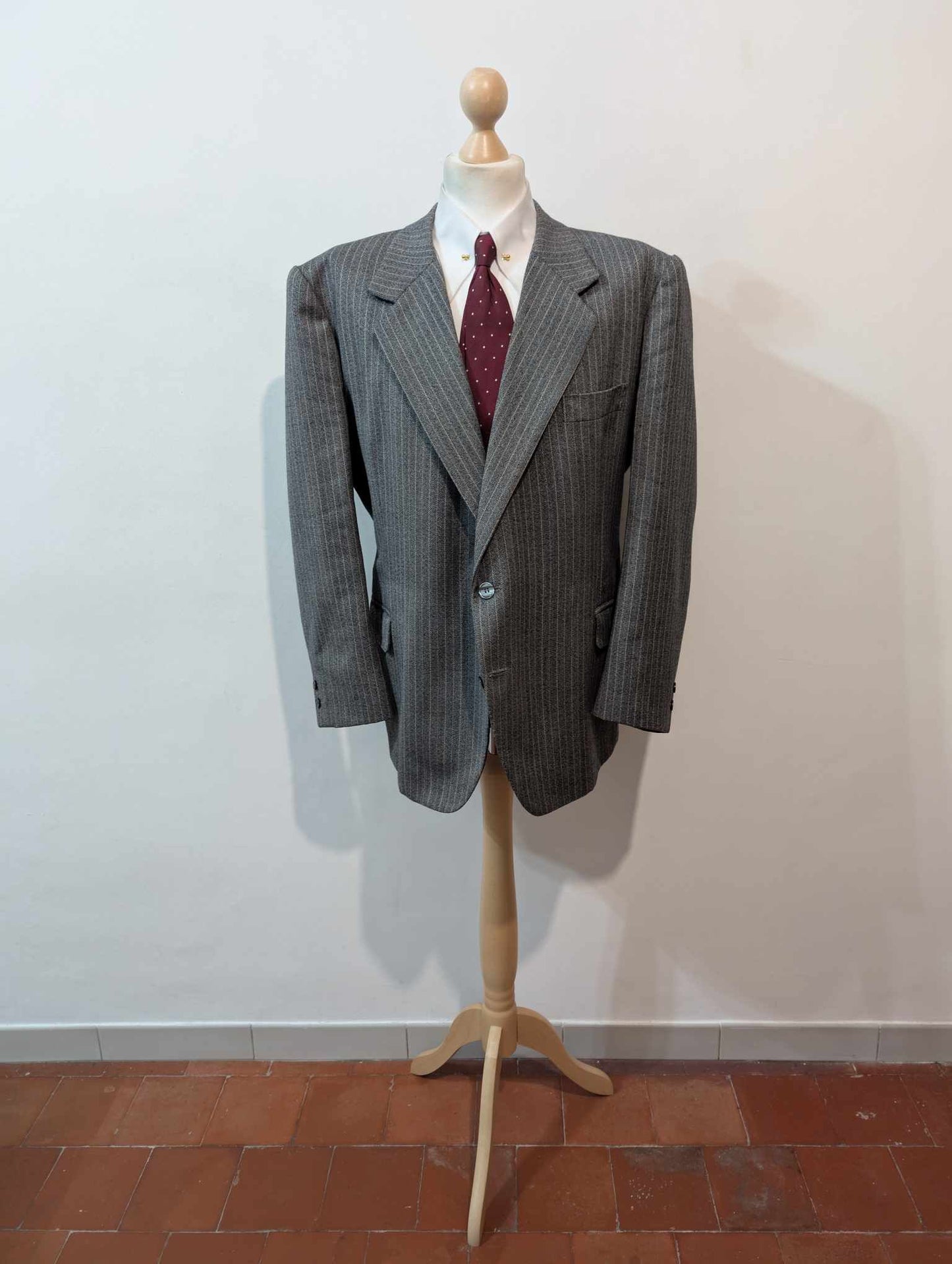 Gigantesque costume pinstripe bespoke