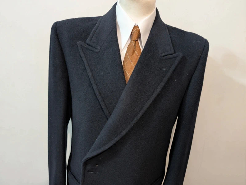 Schöner zweireihiger Wollmantel