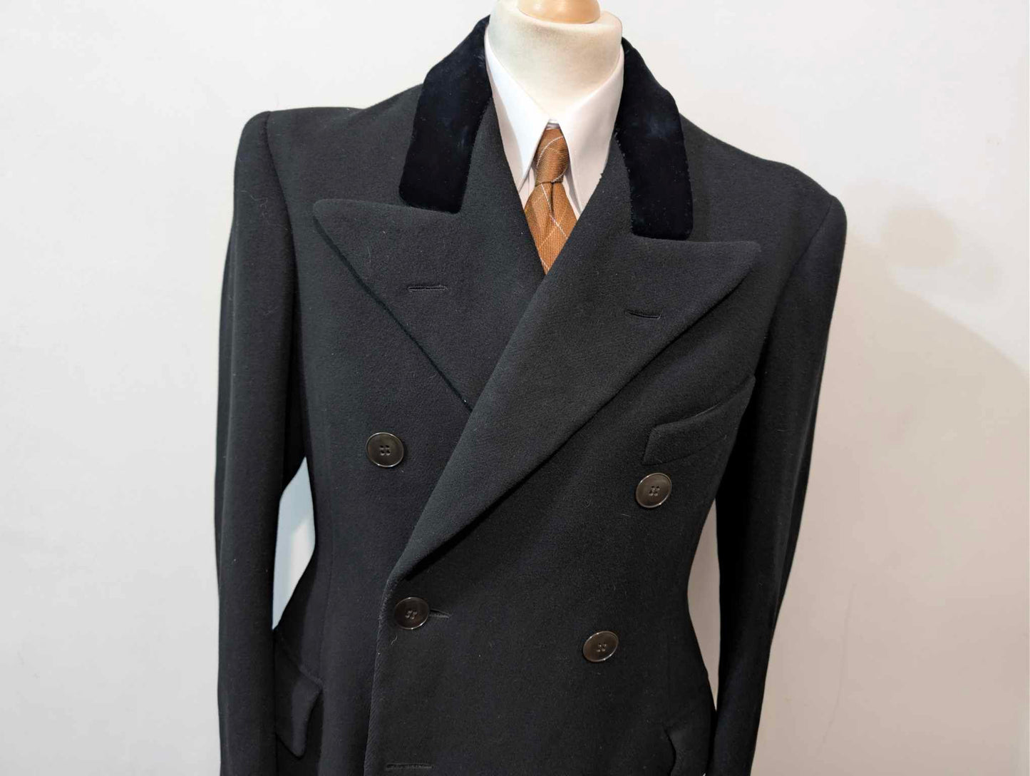 Gefährlicher Chesterfield-Doppelmantel