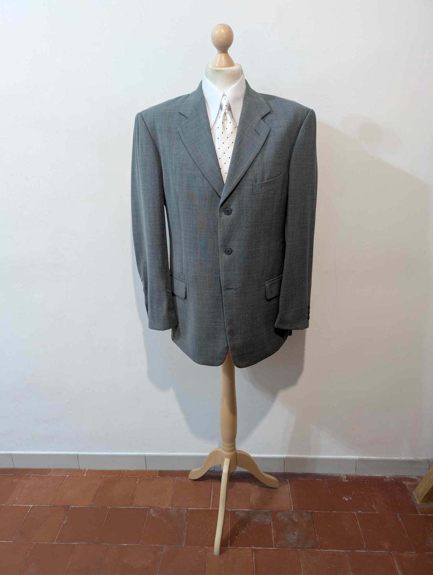 Schöner dreiteiliger grauer Wollanzug