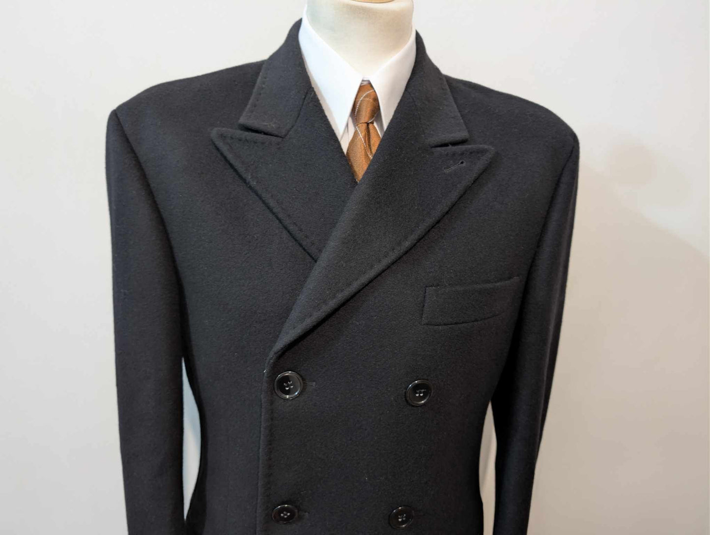 Original manteau croisé de couleur bleu marine nuit en laine