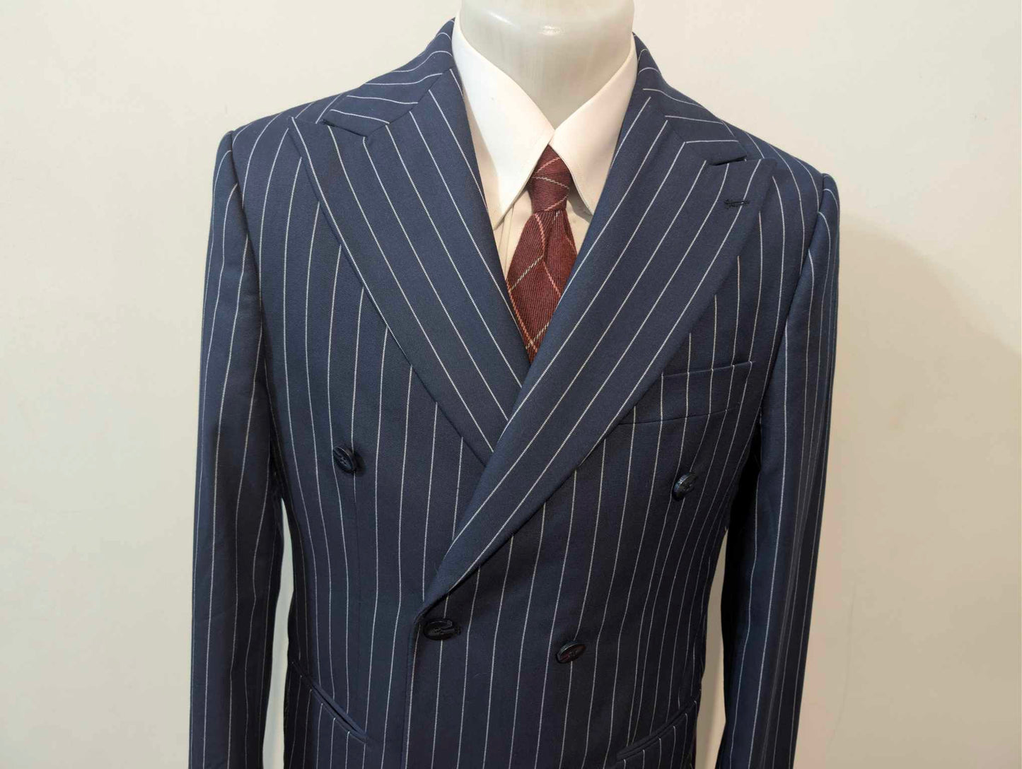 Fabelhafter zweireihiger Nadelstreifenanzug aus Wolle