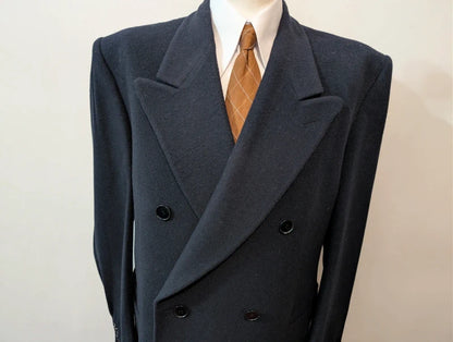 Robuster, marineblauer, doppelreihiger Wollmantel