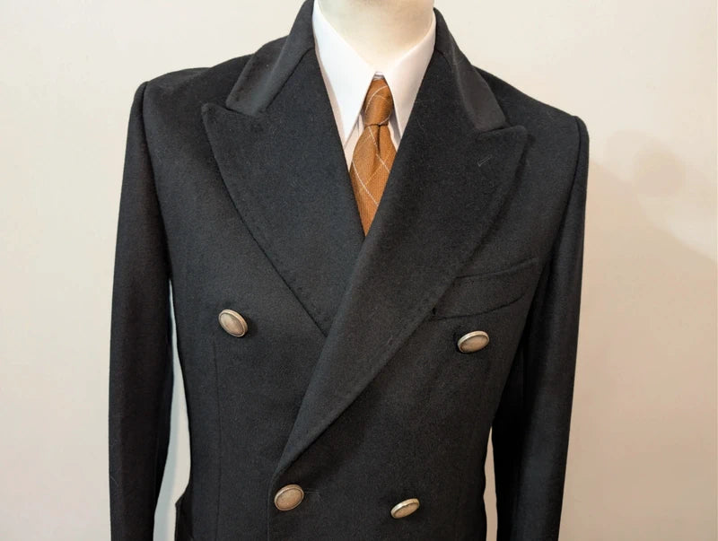 Eleganter schwarzer Wollpolomantel