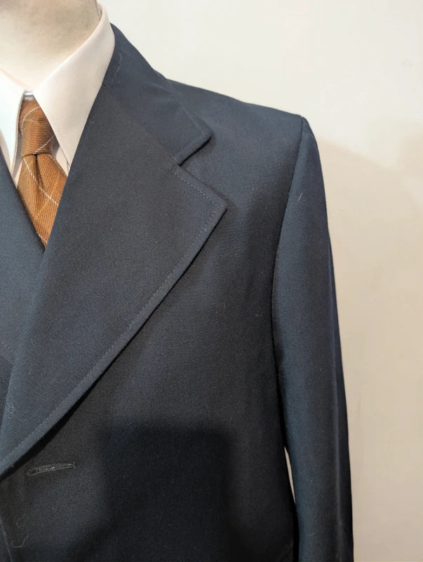 Eleganter marineblauer Wollmantel