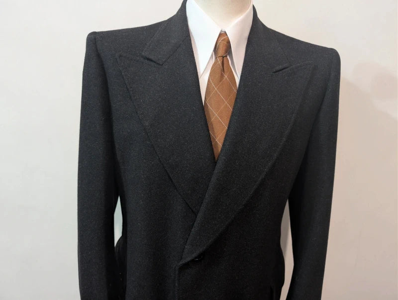 Wunderschöner grauer Wollmantel