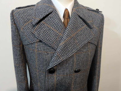 wunderschöner karierter Tweedmantel