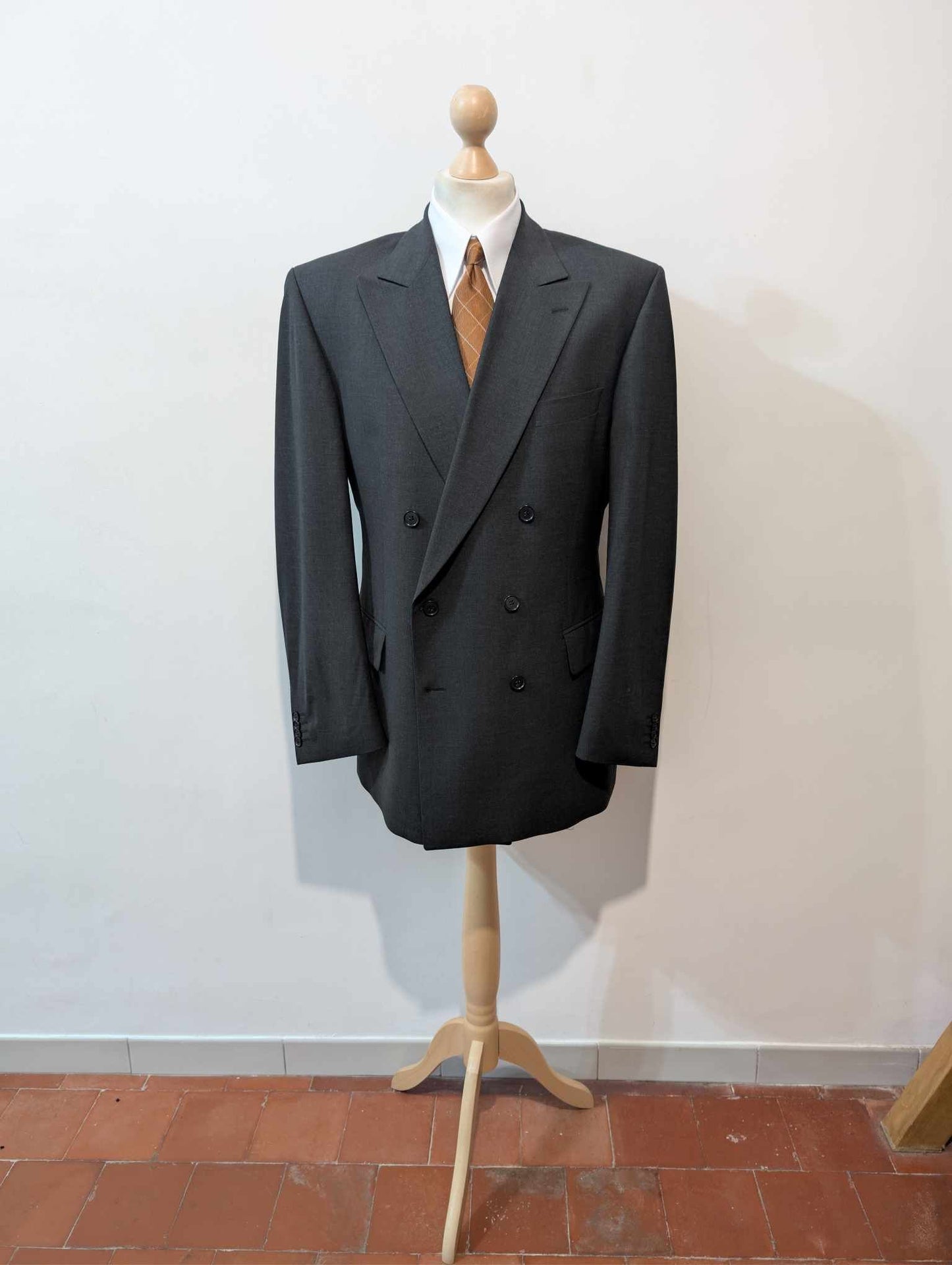 Sublime costume croisé de couleur gris en laine froide