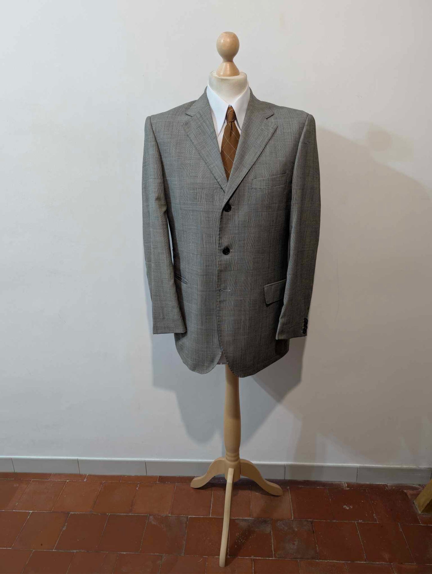 Classique costume de couleur gris en laine