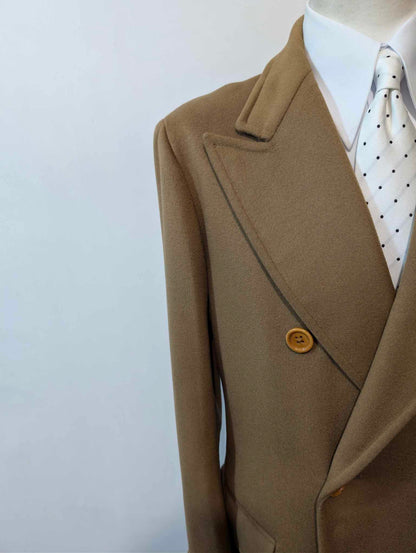 Heller, kamelfarbener, zweireihiger Wollmantel