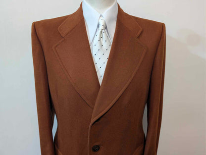 Wunderschöner roter Wollmantel