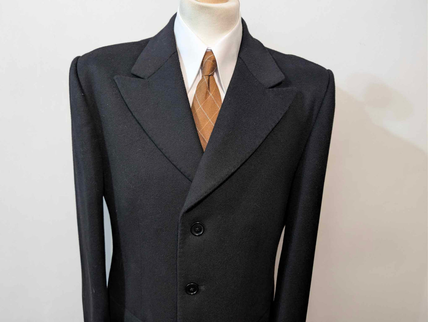 Wunderschöner schwarzer Wollmantel