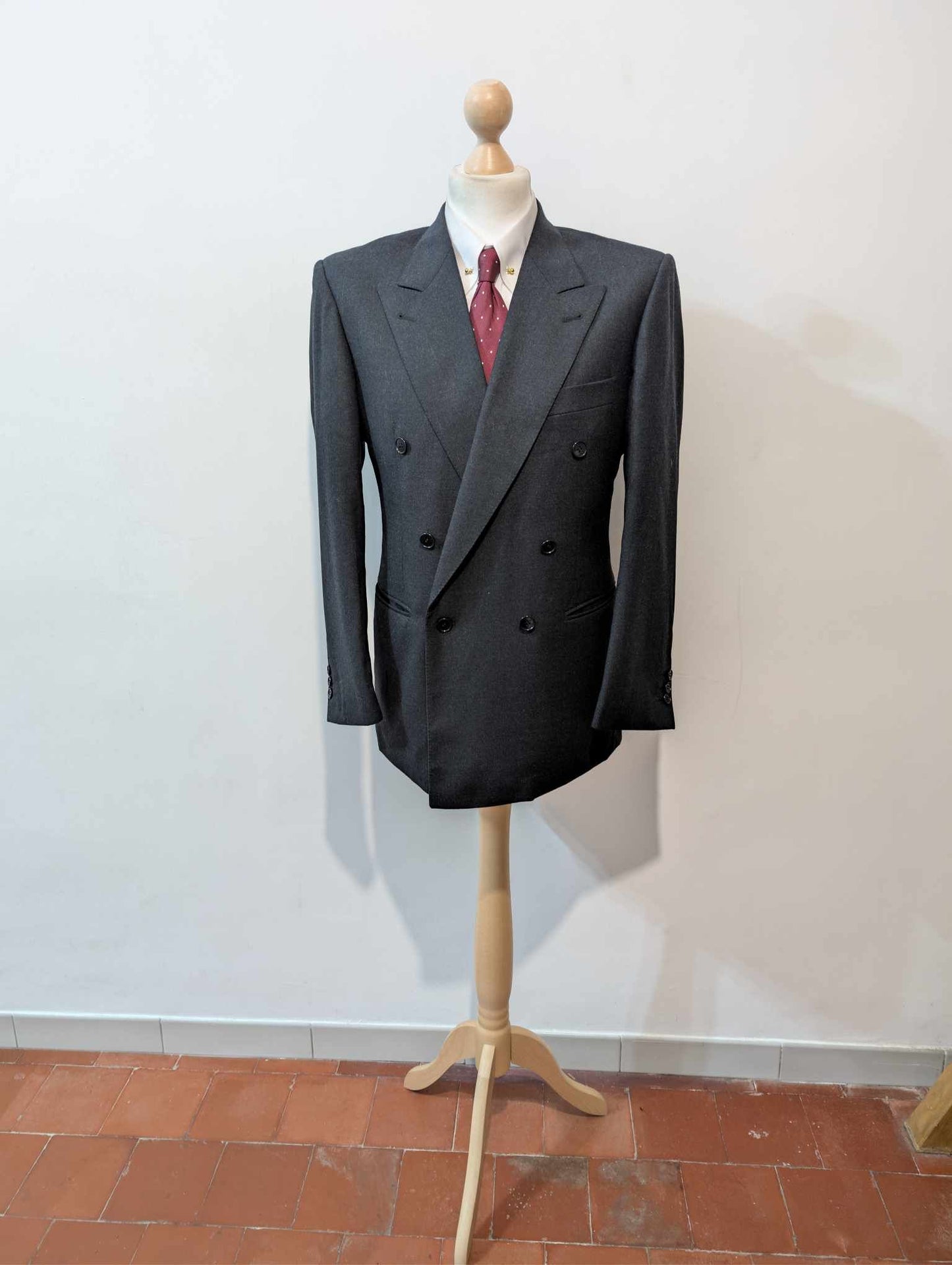 Élégant costume croisé gris en flanelle