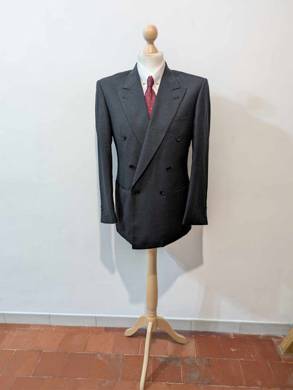 Élégant costume croisé gris en flanelle