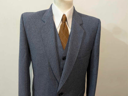 Wunderschöner dreiteiliger Flanellanzug mit Nadelstreifen