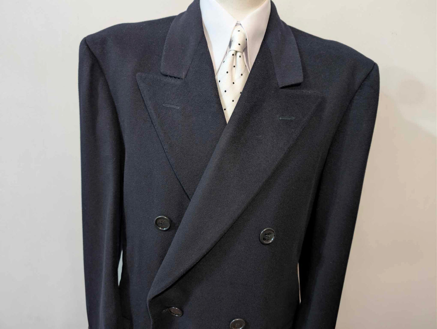 Robuster, zweireihiger Mantel