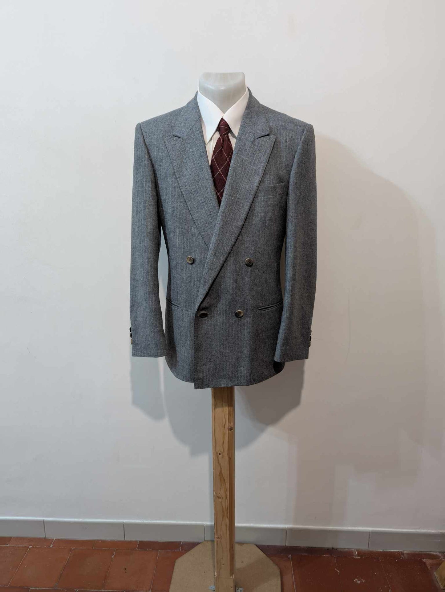 Gentille costume croisé pinstripe en flanelle lourde