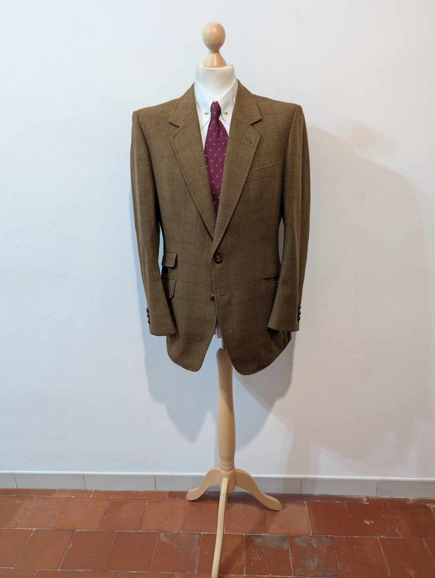 Mystérieux costume marron kaki en tweed
