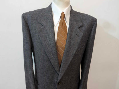 Alter grauer Tweedanzug