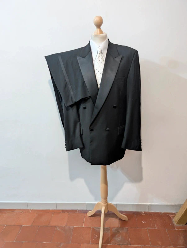 Klassischer zweireihiger Smokinganzug