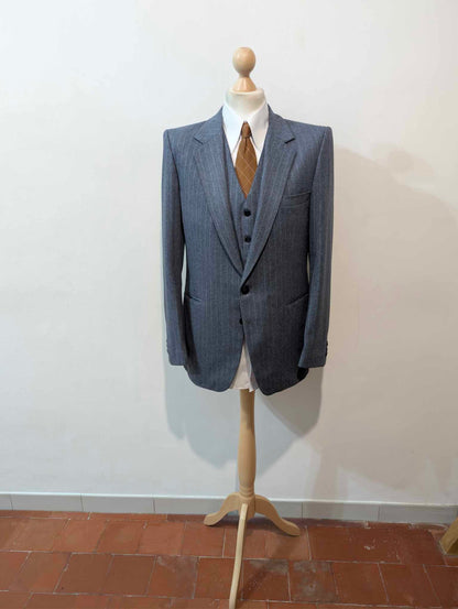 Furchterregender dreiteiliger Nadelstreifenanzug aus schwerem Flanell