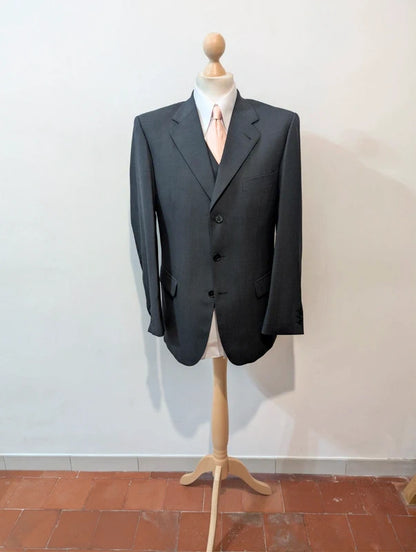 Eleganter grauer dreiteiliger Anzug aus Wolle