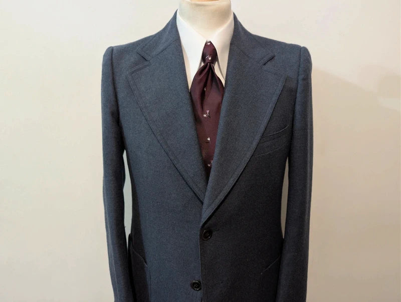 Exquisite Jacke aus schwerem blauen Flanell