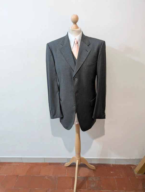 Eleganter Nadelstreifen-Dreiteiler aus Wolle