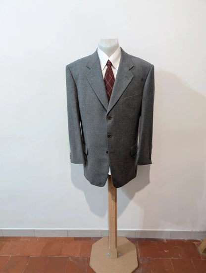 Eleganter Anzug aus grauer Wollflanell