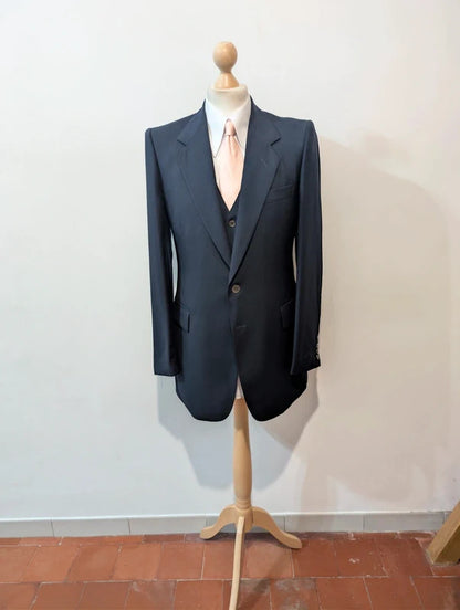 Unglaublicher dreiteiliger marineblauer Anzug