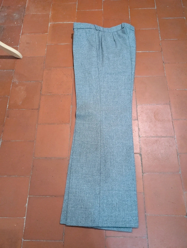Élégant costume gris en tweed