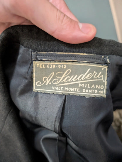 Impressionnant costume bespoke