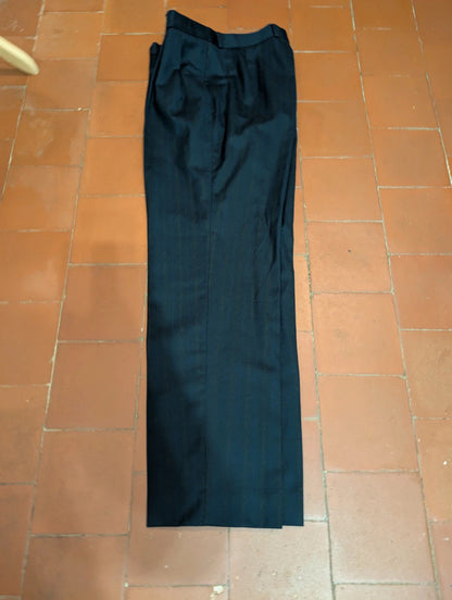 Élégant costume croisé pinstripe en laine