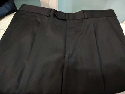 Méchant costume noir en laine